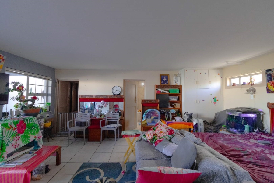6 Bedroom Property for Sale in Sandbaai Western Cape